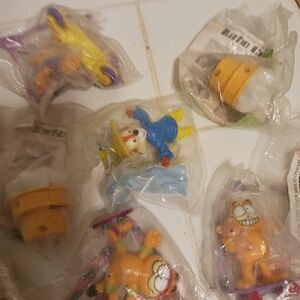 Vintage unopened happymeal TOYS GARFIELD & CHANGABLES FROM 80'S!!